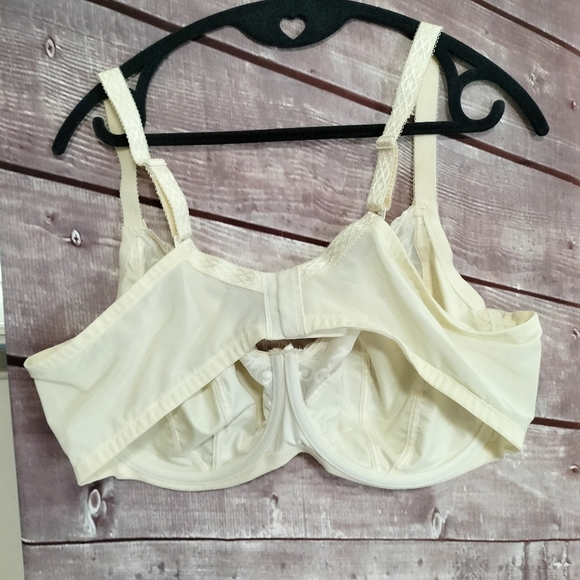Cream Lace Women's 1st & Curve 44D Underwire Back Closure Lace Trim - Picture 2 of 11
